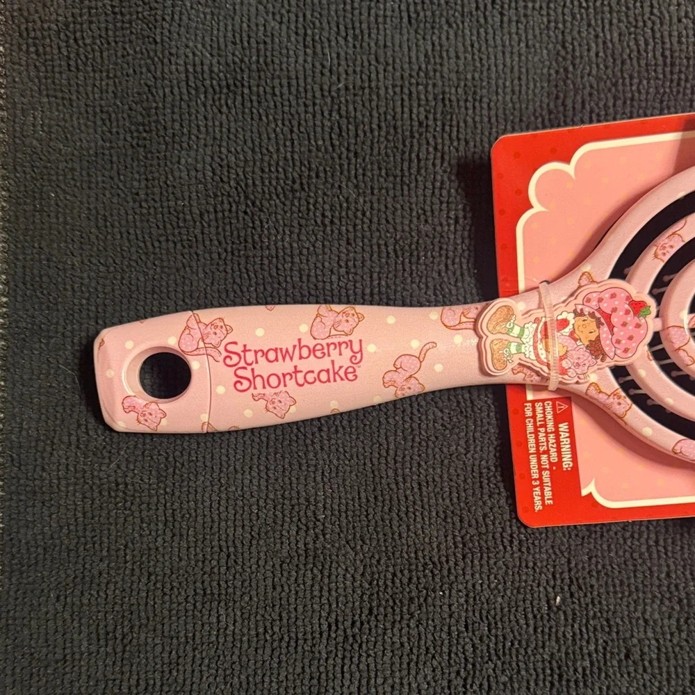NEW Strawberry Shortcake Pink Detangler Brush